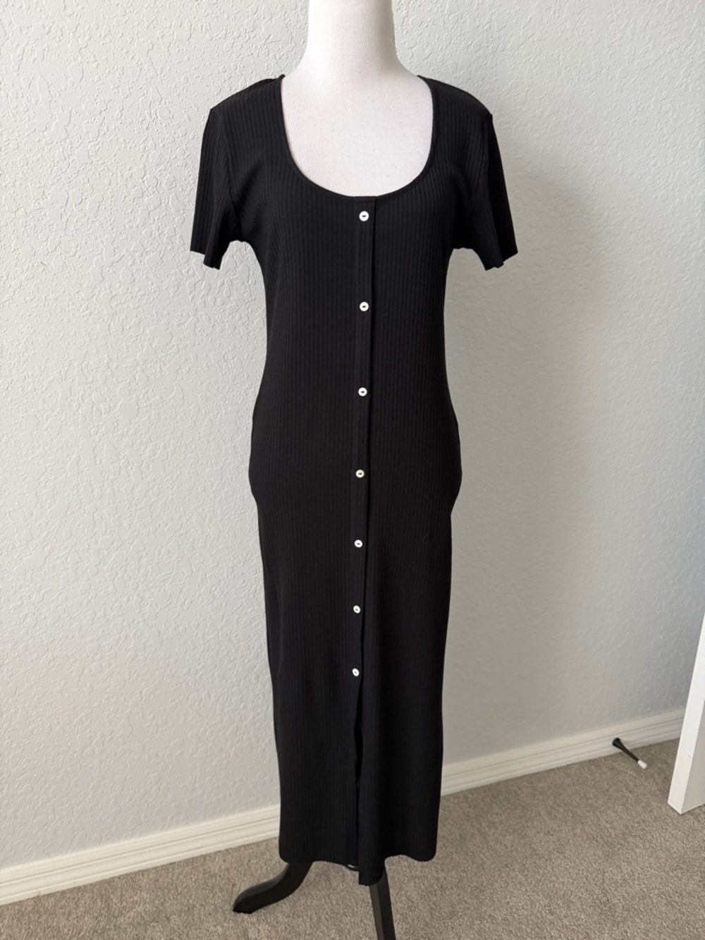 Lea & Viola Black Ribbed Button-Front Maxi Dress Medium
